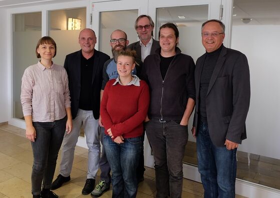 Stoch und Born mit Teilnehmern des Gesprächs (Bild: H. Rupp)