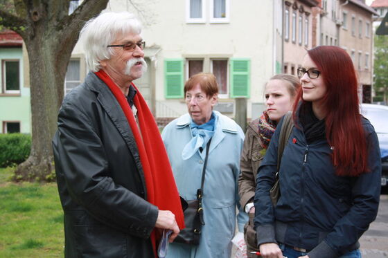 Stadtrat Jens Kück bei der Begehung in Dillweißenstein