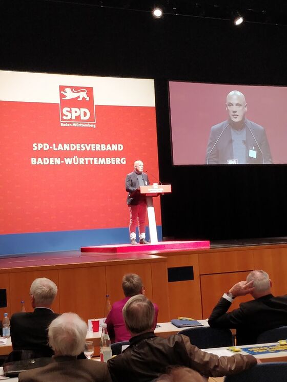 Daniel Born spricht beim Landesparteitag